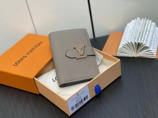 LV Vertical compact wallet Capucines